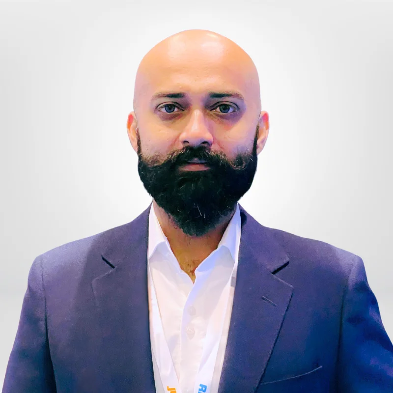 Full audience attending keynote on artificial intelligence for business